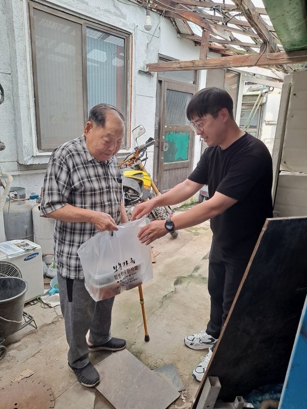 ▲ 저소득 보훈가족 밑반찬 지원사업 사진