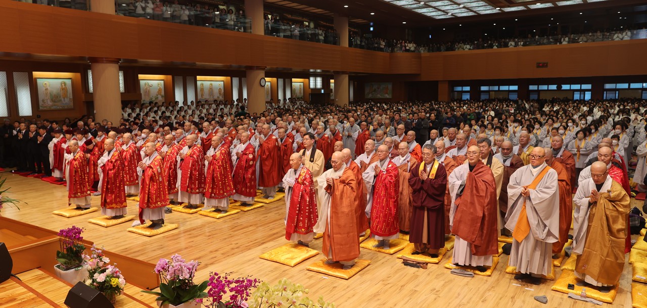 ▲ 28일 대한불교 천태종 본산 단양 구인사 광명전에서 봉행된 ‘상월원각대조사 탄신 113주년 기념대법회’ 모습. 사진=구인사제공