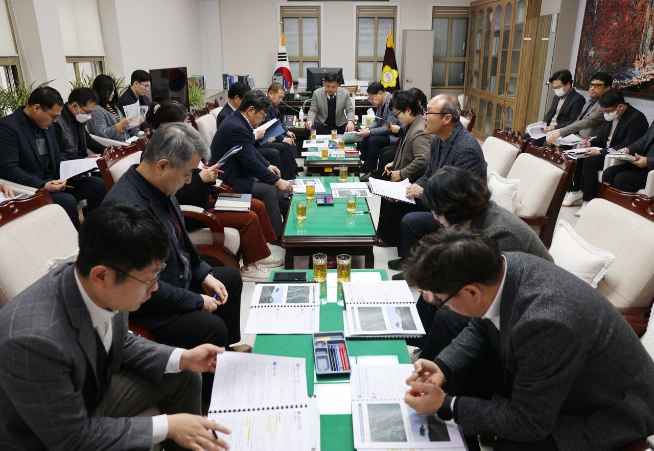 ▲ 14일 단양군의회가 새해 첫  ‘정례 의원간담회’를 진행하고 있다. 사진=단양군의회제공