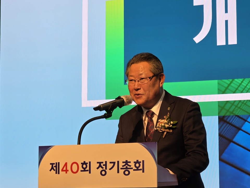 ▲ 류근형 전문건설협회 충북도회 회장이 40회 정기총회에서 개회사를 하고 있다.