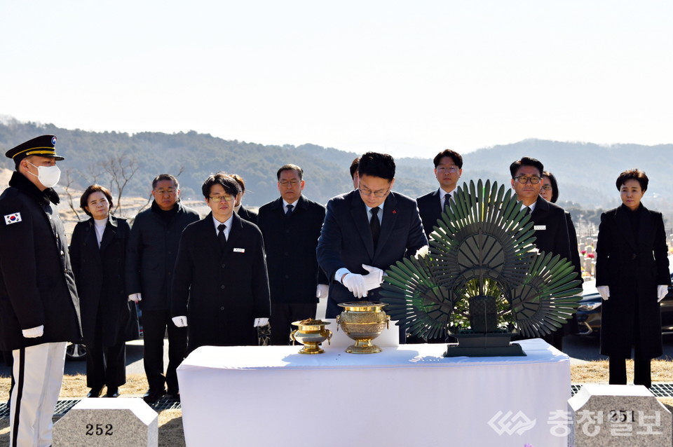 ▲ 충청광역연합의회 수유리 한국광복군 합동묘역 참배