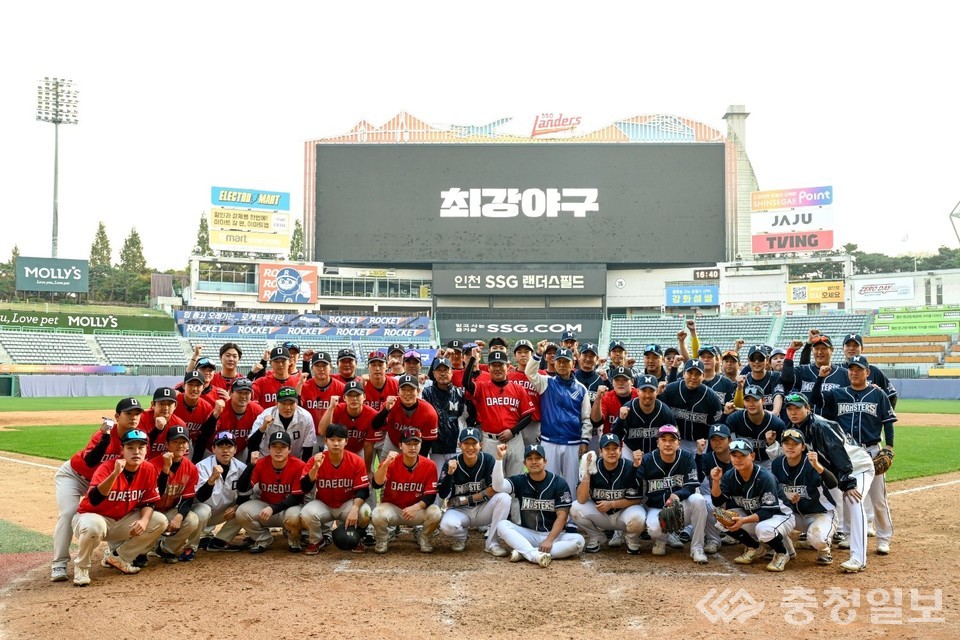 ▲ 최강야구 출전 선수들 모습