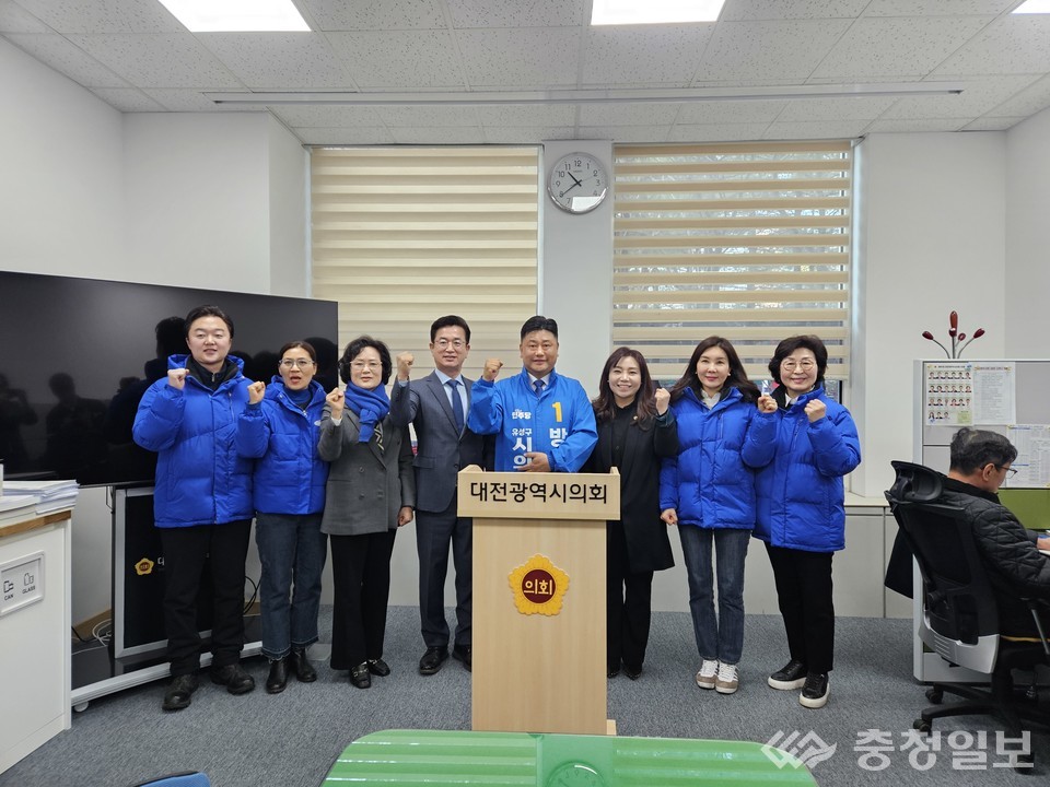 ▲ 보궐선거 출정식 기자회견. 왼쪽에서 다섯 번째 기호 1번 방진영 후보