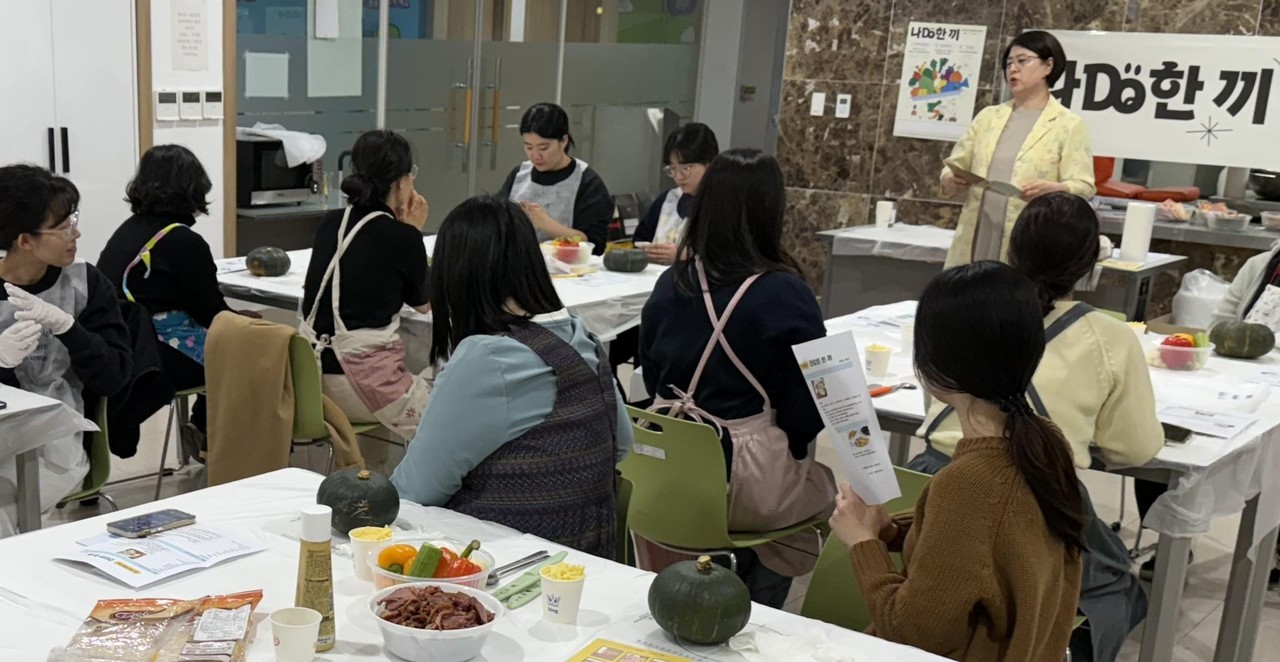 ▲ ‘건강한 한 끼 만들기’ 프로그램 운영 모습. 사진=단양군제공