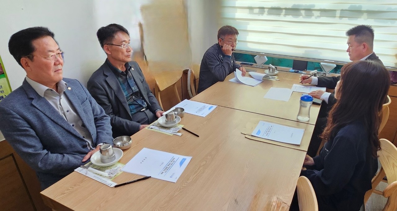 ▲ 지난 16일 농협 단양군지부가 단양 3개 지역농협 관계자들과 경영전략 회의를 갖고 있다. 사진=농협단양군지부제공