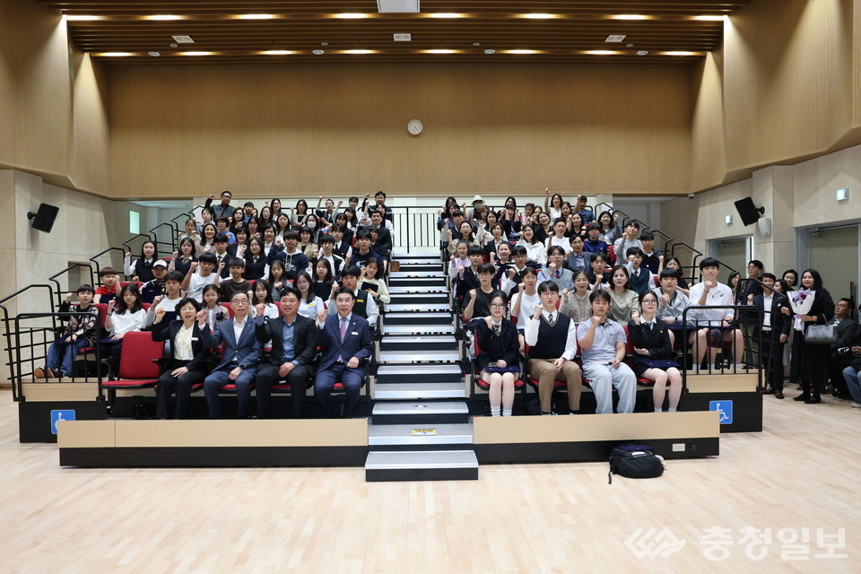 ▲ (재)계룡시애향장학회 장학증서 수여식