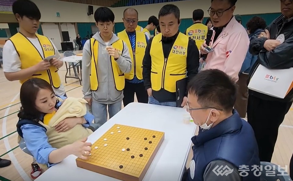 추억 속 알까기 대회, 이웃을 하나로 잇다
