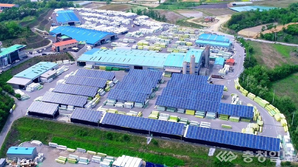 ▲ ㈜윈체의 충주 프리미엄 창호 공장 전경.