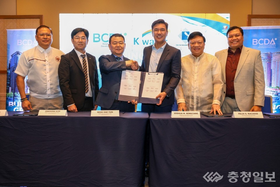 ▲ 22일 필리핀 클락에서 기지전환개발청(BCDA)과 그 산하 자회사인 포로포인트관리공사(PPMC)와 업무협약을 체결하고 있다