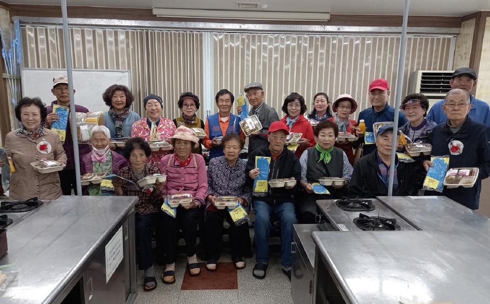 ▲ 농촌체험 활용 치매예방 프로그램 모습