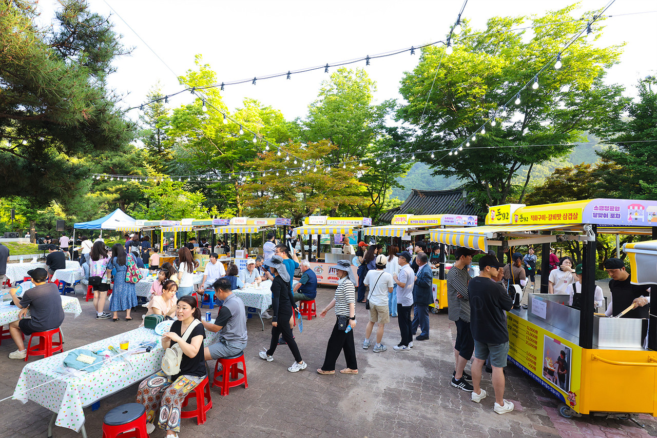 ▲ 지난해 단양 '소금정 포차' 운영 모습. 사진=단양군제공