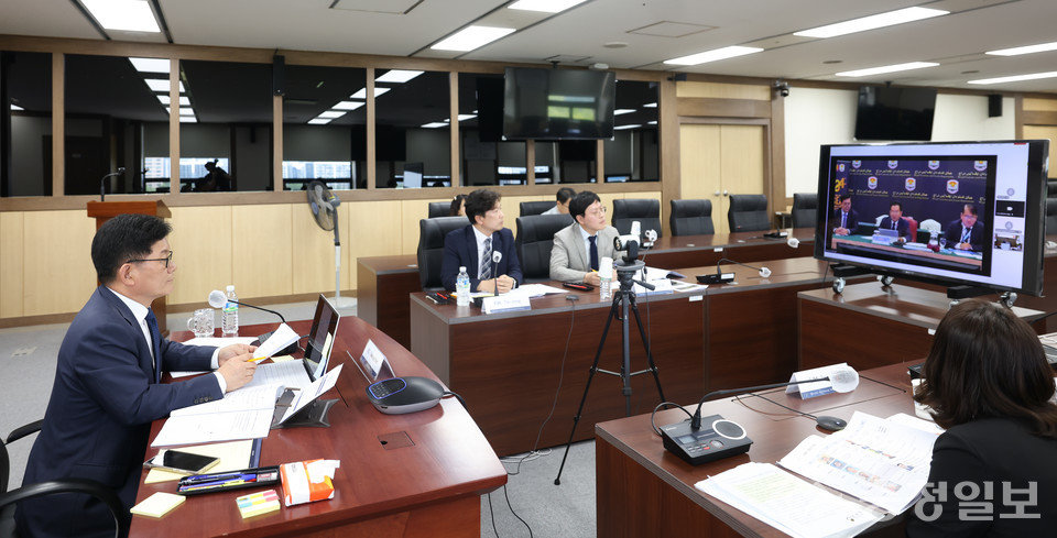 ▲ 고광효 관세청장(맨 좌측)이 4일 영상회의로 개최된 ‘21차 한-아세안 관세청장 회의’에 참석해 아세안 10개국 관세당국 대표들과 주요 협력사안들을 논의하고 있다