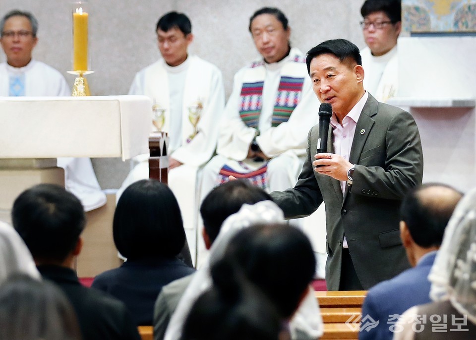 ▲ 서철모 서구청장이 4일 탄방동 성당에서 열린 환경교육을 진행하고 있다