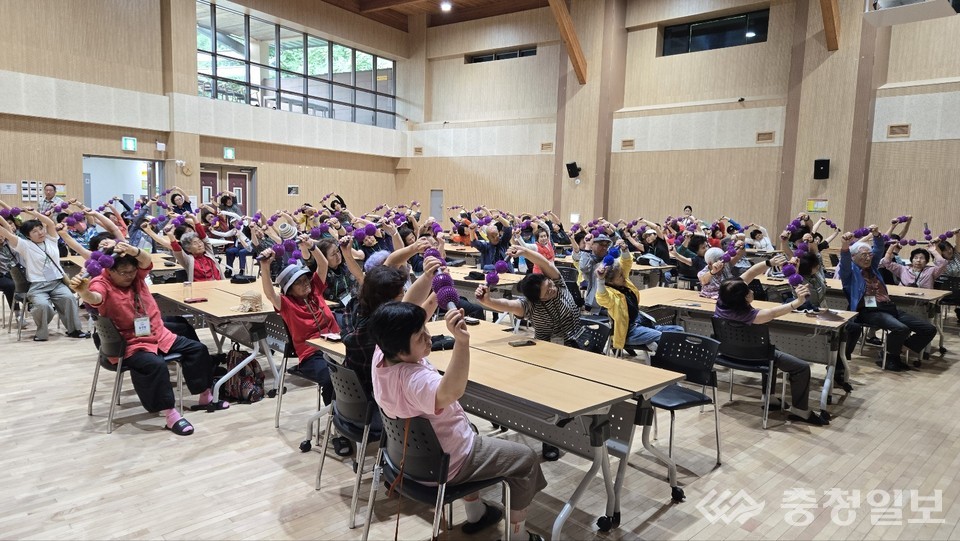 ▲ 행사 참가자들이 프로그램에 참가하고 있다