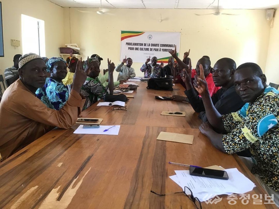 ▲ 말리 요로소 시의원들이 결의안 채택을 논의하고 있다