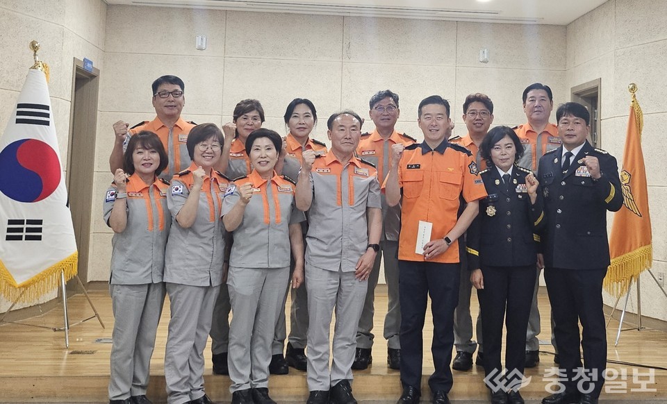 ▲ 대전의용소방대연합회, 산청 산불 피해 복구 격려금 전달식 장면