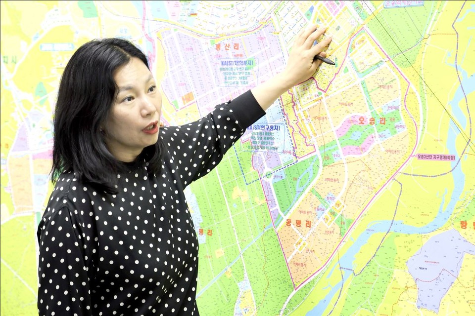 ▲ 한성희 조합장이 오송역세권지구 도시개발사업에 대해 설명하고 있다. /이나라기자