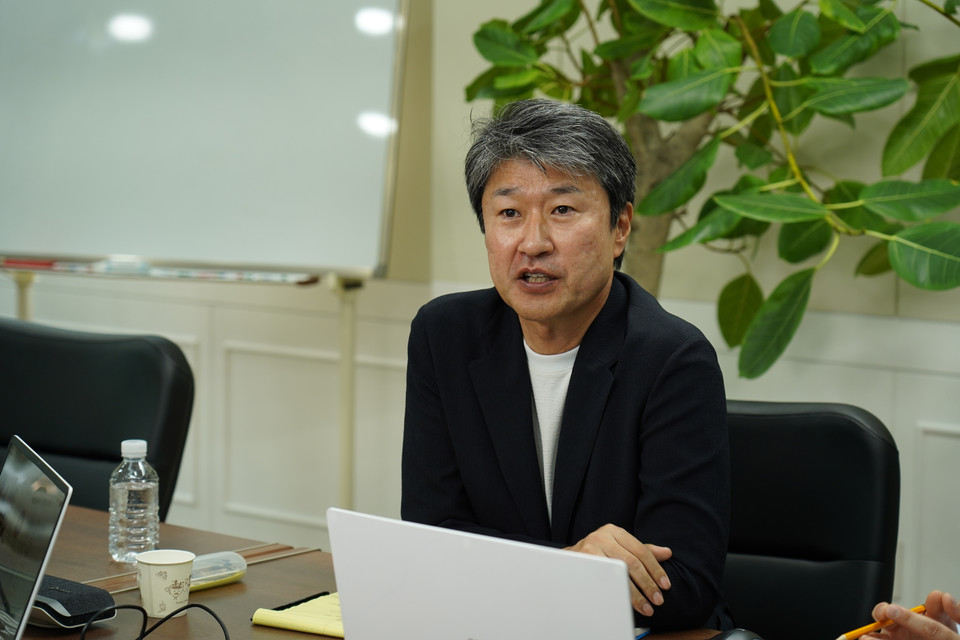 ▲ 송호준 에코프로 대표가 최근 지주사 직원들을 대상으로 온라인 경영 설명회를 진행하고 있다.