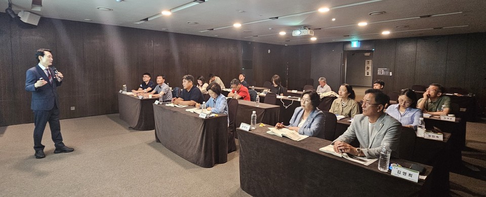 ▲ 충북 괴산군의회는 군정 전반에 대한 이해도를 높이고 예산 심의 능력 강화를 위해 지난 23~25일까지 전문 교육을 실시했다. 