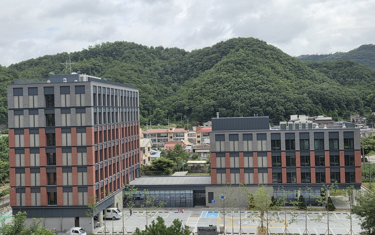 ▲ 지난 8일 준공된 성신양회 단양공장 직원 숙소 전경. 사진=성신양회제공