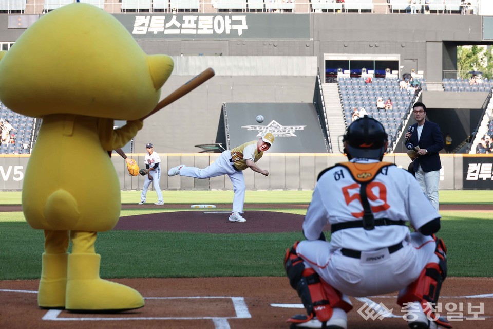 ▲ 시구하고 있는 이장우 시장