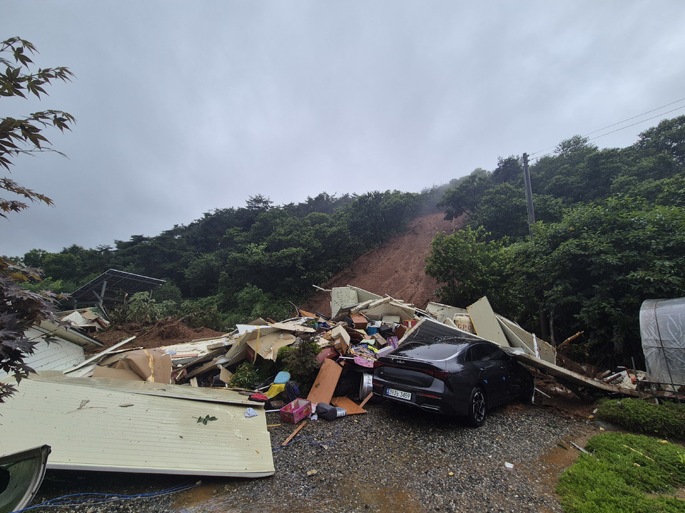 ▲청양군 대치면 주정리 산사태 피해 모습.