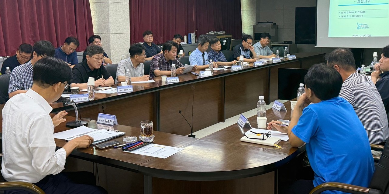 ▲ 23일 코레일 충북본부 김종현 본부장과 제천지구 소속장이 참석한 가운데 ‘제1회 협업 강화 소통 회의’를 갖고 있다. 사진=코레일 충북본부제공