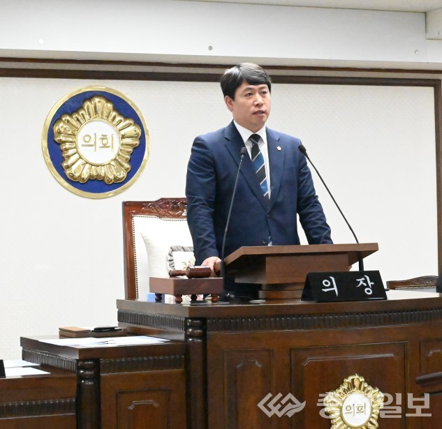 ▲ 오은규 의장이 폐회사를 하고 있다