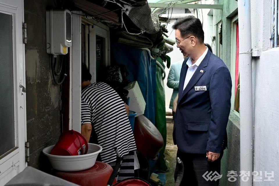 ▲ 용두동 재개발 예정지 쪽방촌 긴급 점검