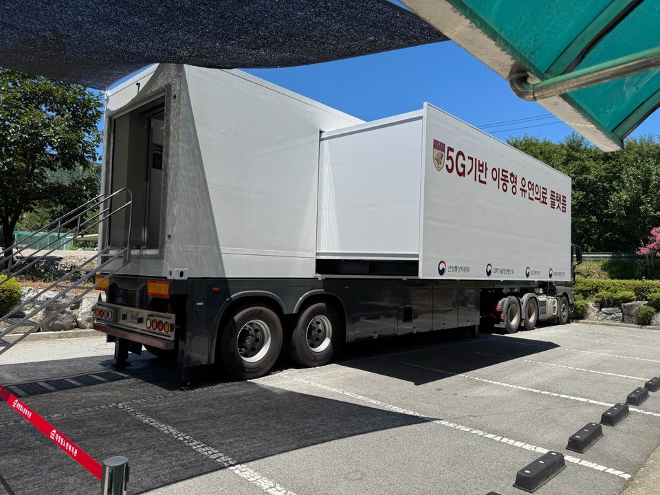 ▲ 충북 괴산군이 고령화에 따른 농촌 의료 공백 문제 해소를 위해 인구감소지역 맞춤형 이동진료서비스를 본격 가동한다.