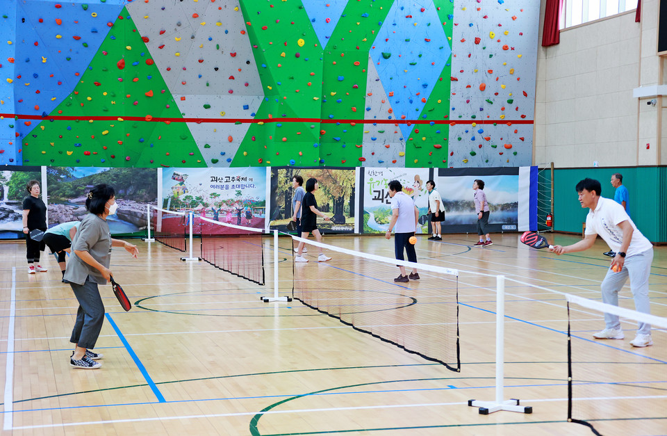 ▲ 충북 괴산군이 오는 8~10일까지 3일간 괴산문화체육센터와 괴산국민체육센터에서 '2025년 FUN80 전국 피클볼 괴산대회'를 개최한다.