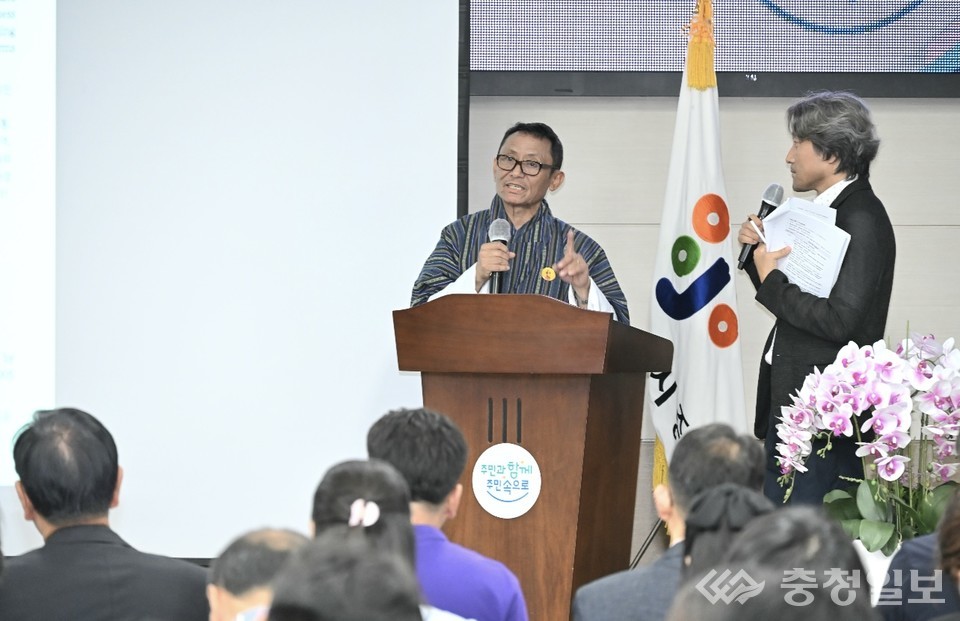 ▲ 부탄 국민총행복 정책 설계자(카르마 치팀) 특별 강연회 장면
