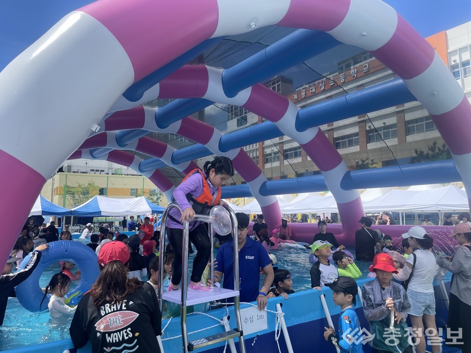 ▲ 계룡시 어린이 임시 물놀이장 운영 모습