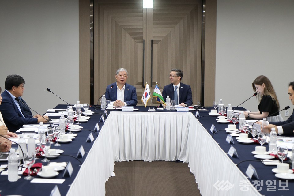 ▲ 사진 가운데 좌측 대전상의 정태희 회장이 환영사를 하고 있다