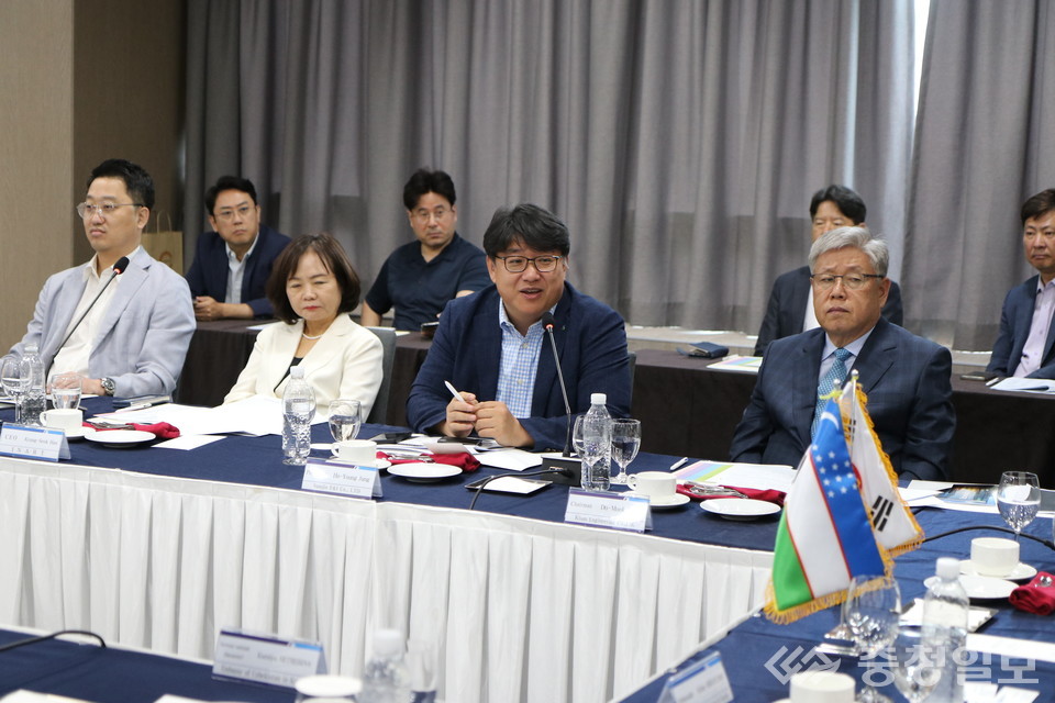 ▲ 앞줄 좌측에서 세 번째 ㈜삼진이앤아이 정호영 대표이사가 현장에서 발언하고 있다