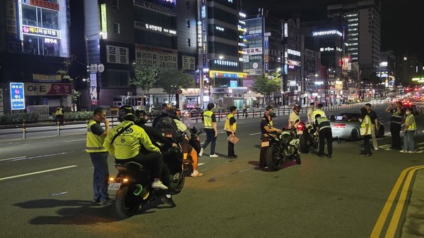 ▲ 천안신세계백화점 앞