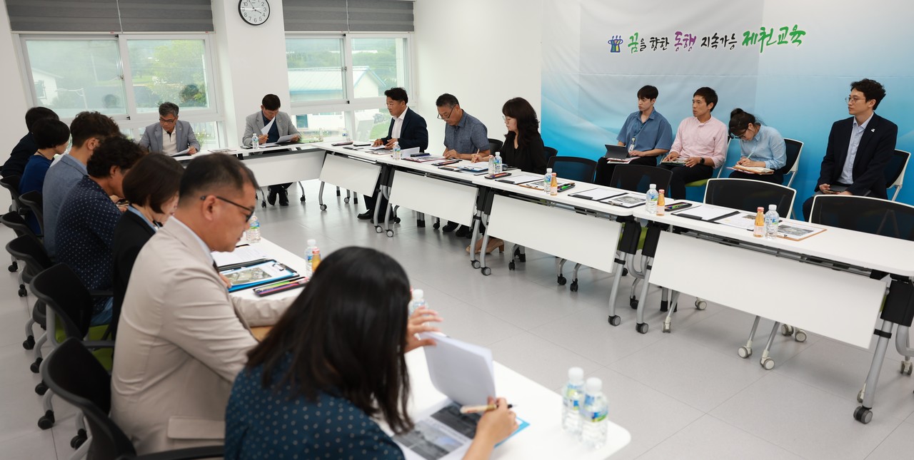 ▲ 제천시·제천시의회·제천교육청, ‘현안 간담회’ 모습. 사진=제천시의회제공