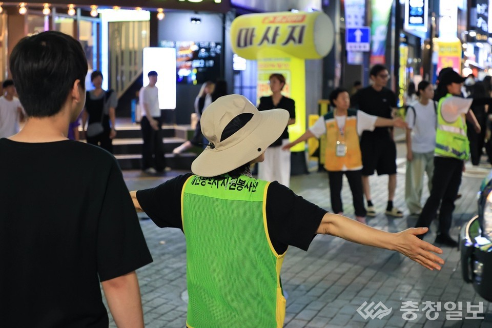 ▲ 1695명의 0시 축제 숨은 영웅들. 활동 장면