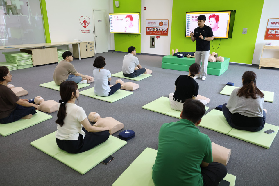 ▲ 세종시교육청 안전체험교육원이 안전체험교육원에서 교육청 근무 직원 500여 명을 대상으로 안전체험교육을 실시하고 있다.
