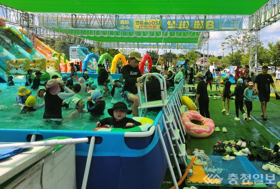 ▲ ‘2025 풍류유희 영동 물놀이장’이 1만5000여 명의 방문객을 기록하며 성황리에 막을 내렸다.