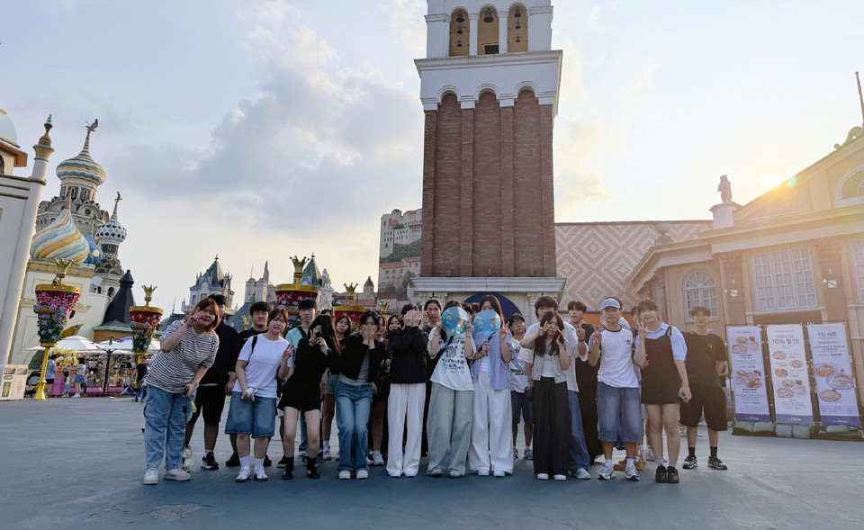 ▲ 에버랜드에서 열린 ‘바이브 온(VIBE ON) 컬처데이’ 프로그램 운영 모습.