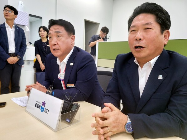 ▲ 충북 제천과 영동 지역에서 준비 중인 대형 국제행사를 앞두고, 해당 지자체의 수장이 국회의 오송 궁평2지하차도 참사에 대한 국정조사의 시기 조정을 요구하고 있다./사진: 연합뉴스