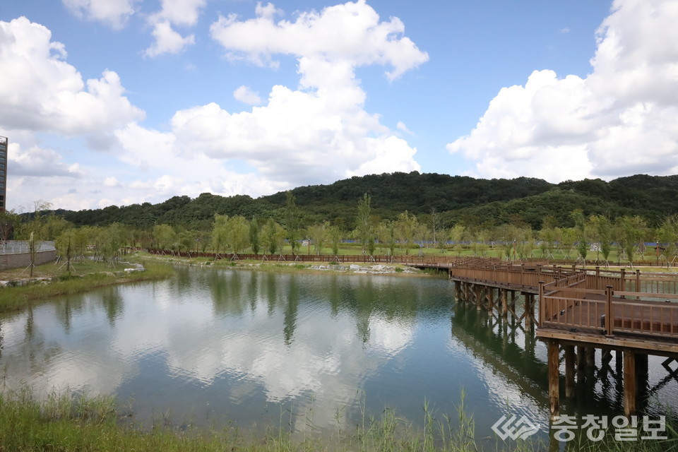 ▲ 동서대로 좌측 호수전경