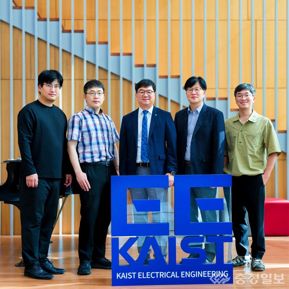 ▲ 왼쪽부터 KAIST 최신현, 윤영규, 최성율, 유승협, 김경민 교수