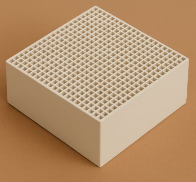 ▲ 에코프로에이치엔이 내년 말 양산 예정인 3세대 허니컴 촉매.