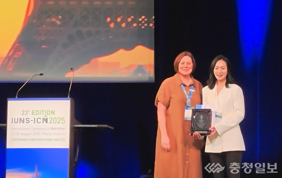 ▲ 김민주 교수 수상 장면