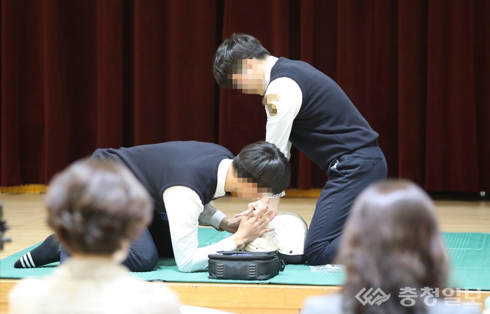 ▲ 2024년 4월 8일 시민 심폐소생술 경연대회(CPR 실시하는 고등학생)