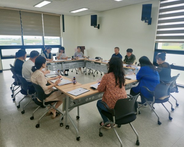 ▲ 예산군공공급식지원센터 학교급식 관계자 현장소통 간담회 모습