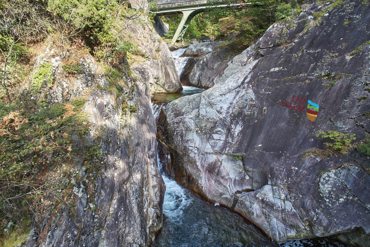▲ 세계지질공원 단양 다리안 연성전단대 모습. 사진=단양군제공