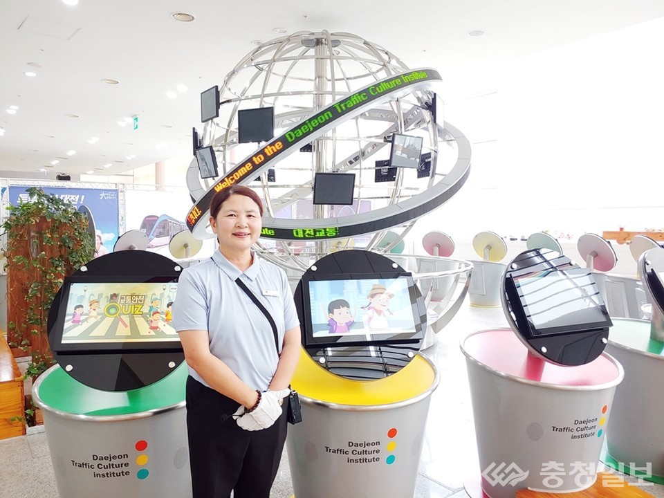 ▲ 대전교통공사 교통문화연수원 소속직원 이정숙씨는 시민 교통안전 인식 개선을 위한 현장안전교육으로 시민의 사랑을 받고 있다